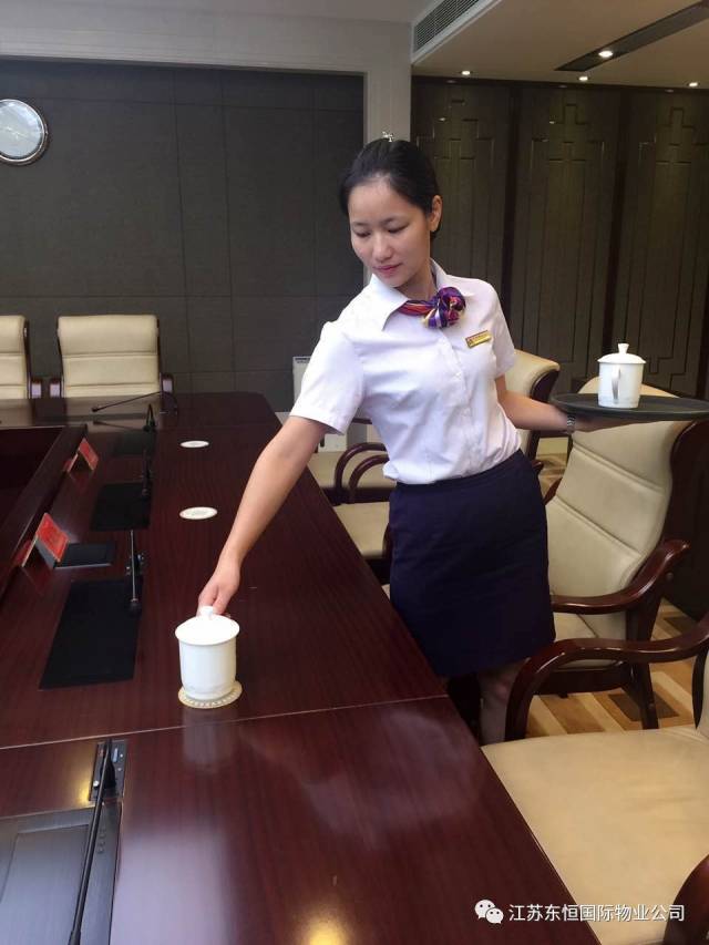 記鹽城東恒物業(yè)服務(wù)會務(wù)接待員李冬蘭 專業(yè)與溫情并存的會務(wù)服務(wù)典范